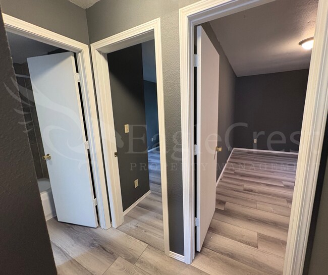 Building Photo - Roseville Lane Apartments