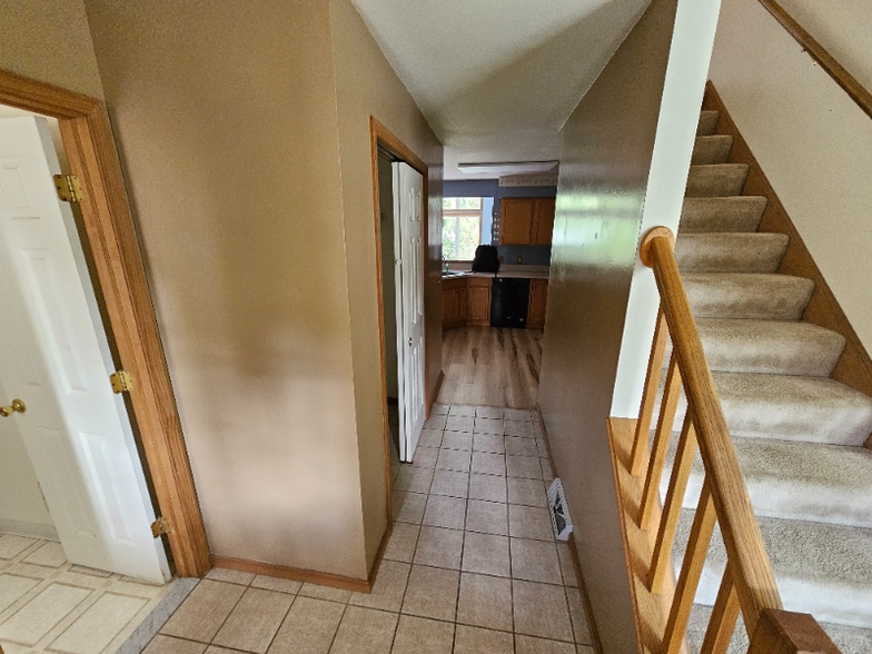 Building Photo - 120 Kayaderosseras Dr