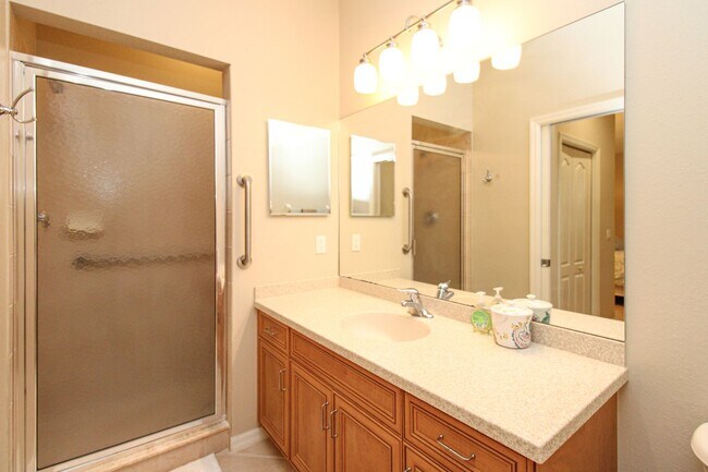 Building Photo - CALLING ALL GOLF ENTHUSIASTS ** STUNNING 2...