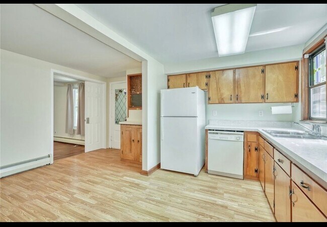 Building Photo - 27 Martin St