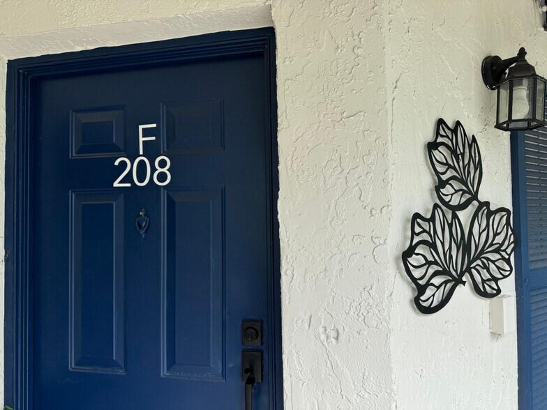 Primary Photo - 3651 N Goldenrod Rd