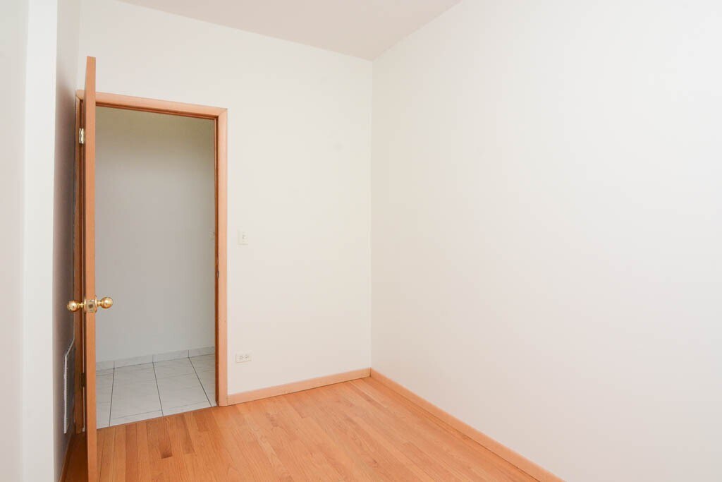 Building Photo - 531 N Claremont Ave