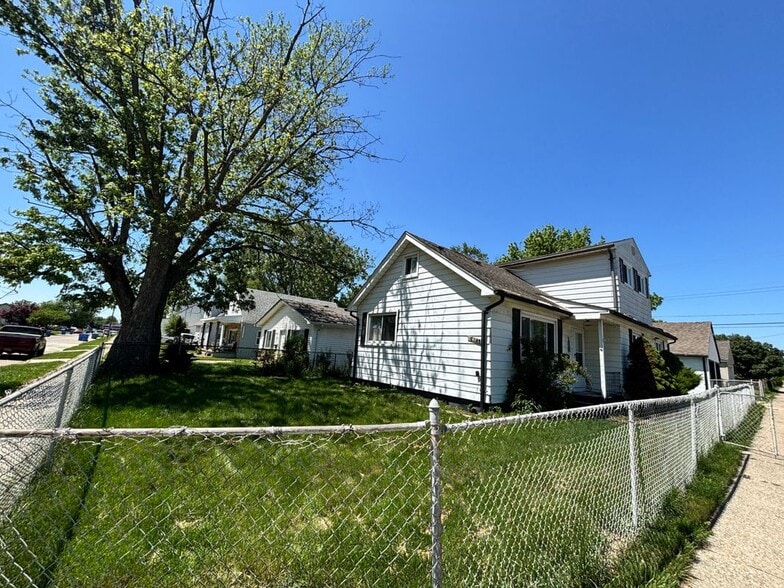 Building Photo - 8145 Lozier Ave