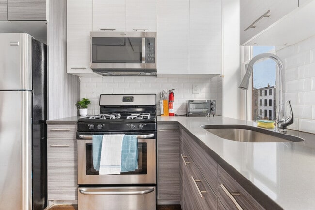 Building Photo - 716 Madison St