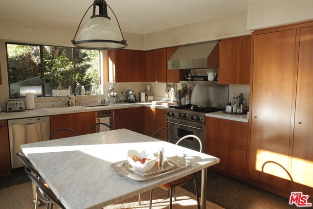 Building Photo - 1467 Queens Rd