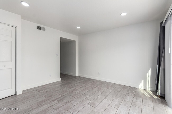 Building Photo - 1586 West Campbell Ave