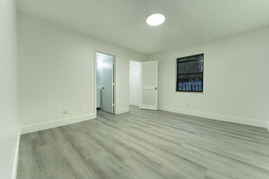 Building Photo - 1181 SW Sarto Ln