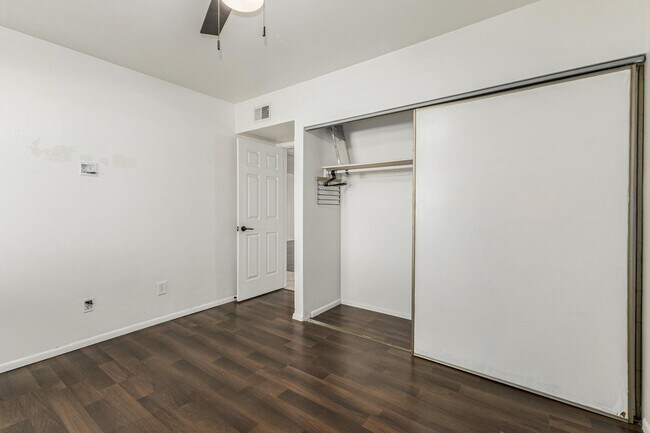 Building Photo - 10828 N Biltmore Dr