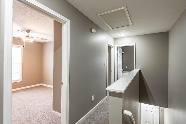 Building Photo - 3360 S Oaklawn Cir