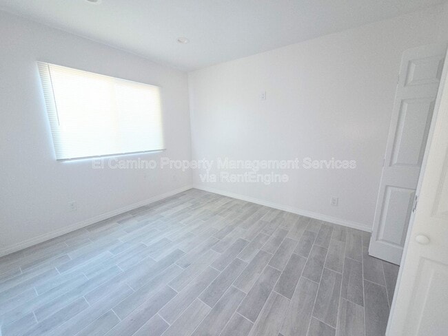 Building Photo - 4064 E 60th St