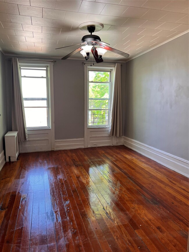 Building Photo - 73-39 71st Pl