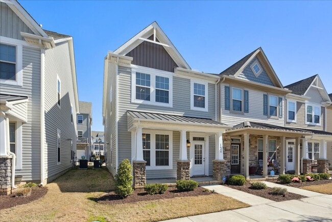 Building Photo - Huntington Pointe