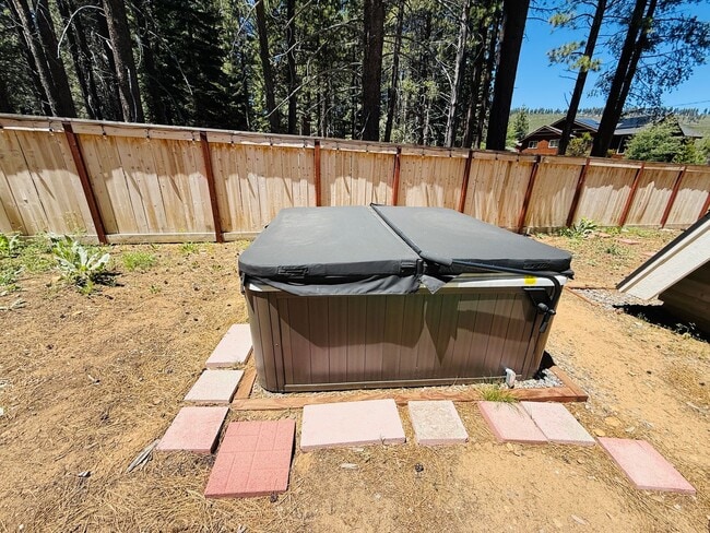 Building Photo - 3 bed 2 bath home for rent in South Lake Tahoe