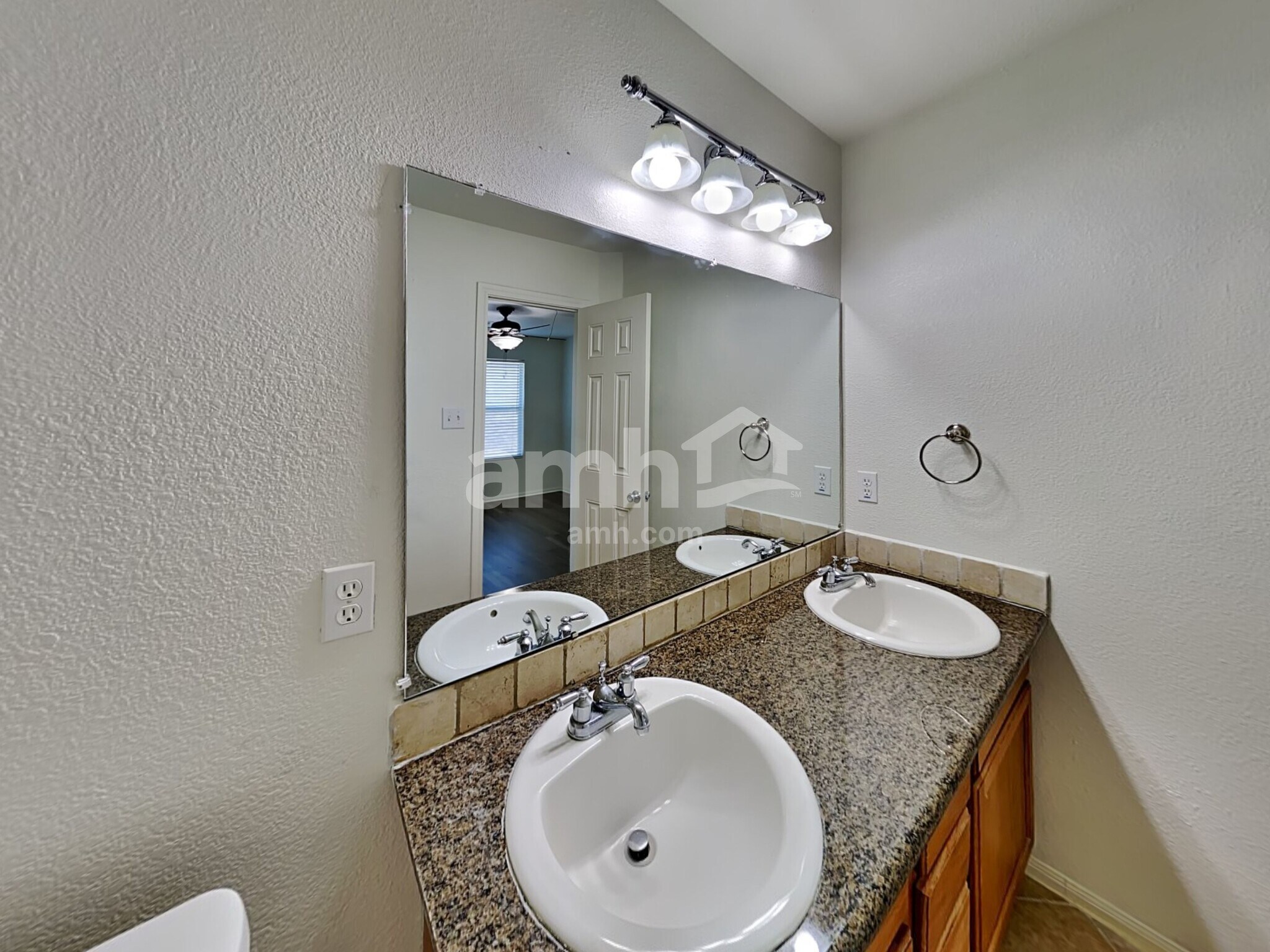 Building Photo - 18439 Sunrise Oaks Ct