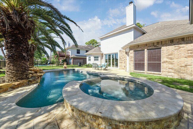 Building Photo - 16523 E Canterra Cir