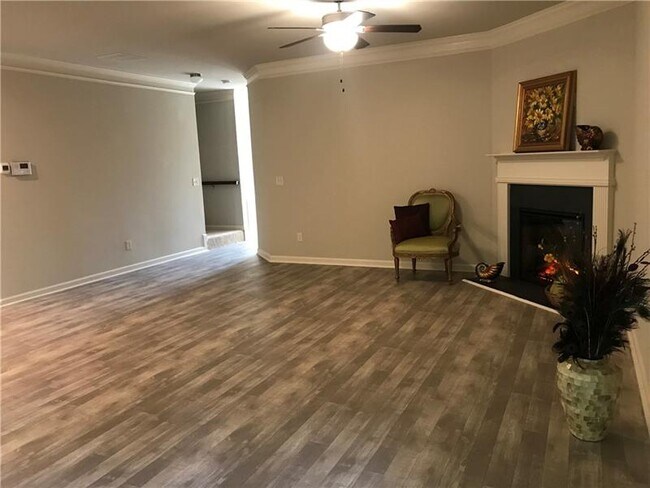 Building Photo - 343 Turtle Creek Dr