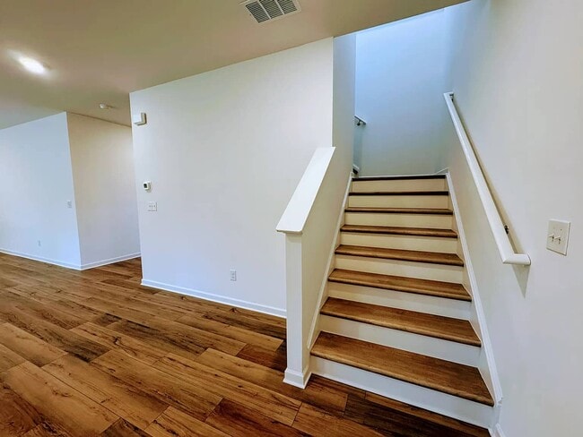 Building Photo - 514 Madison Lakeview Dr