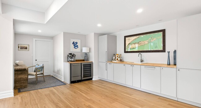Building Photo - 360 Canoe Pl Rd