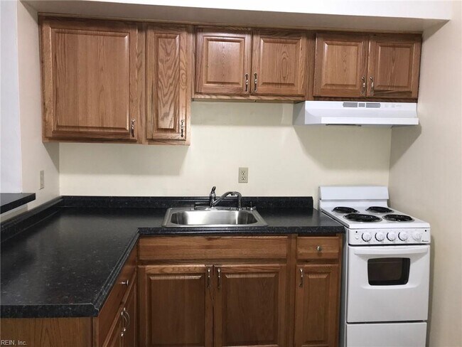 Building Photo - 1049 W 49th St