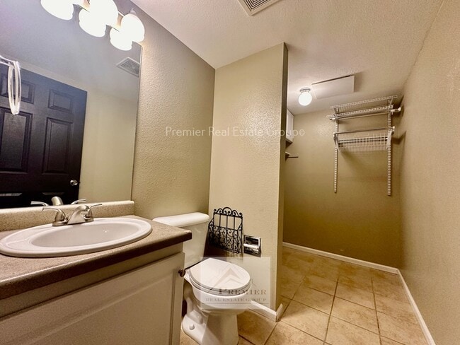 Building Photo - 4394 Gunbarrel Dr
