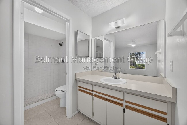 Building Photo - 102 Edgewater Cir