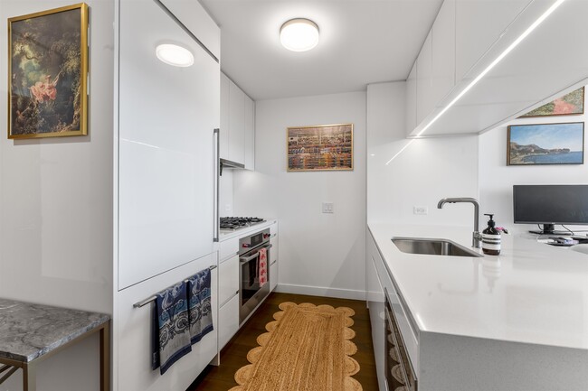 Building Photo - 99 Hudson St