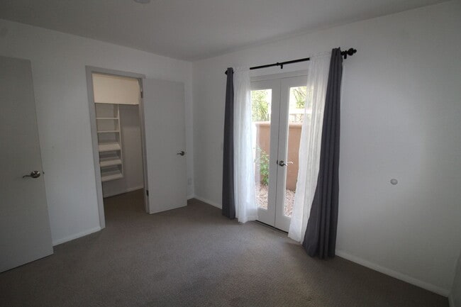 Building Photo - 663 Bishops Lodge Rd