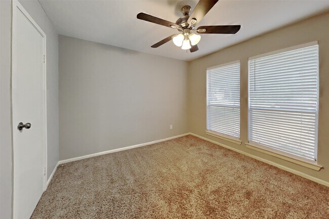 Building Photo - 31 S White Pebble Ct