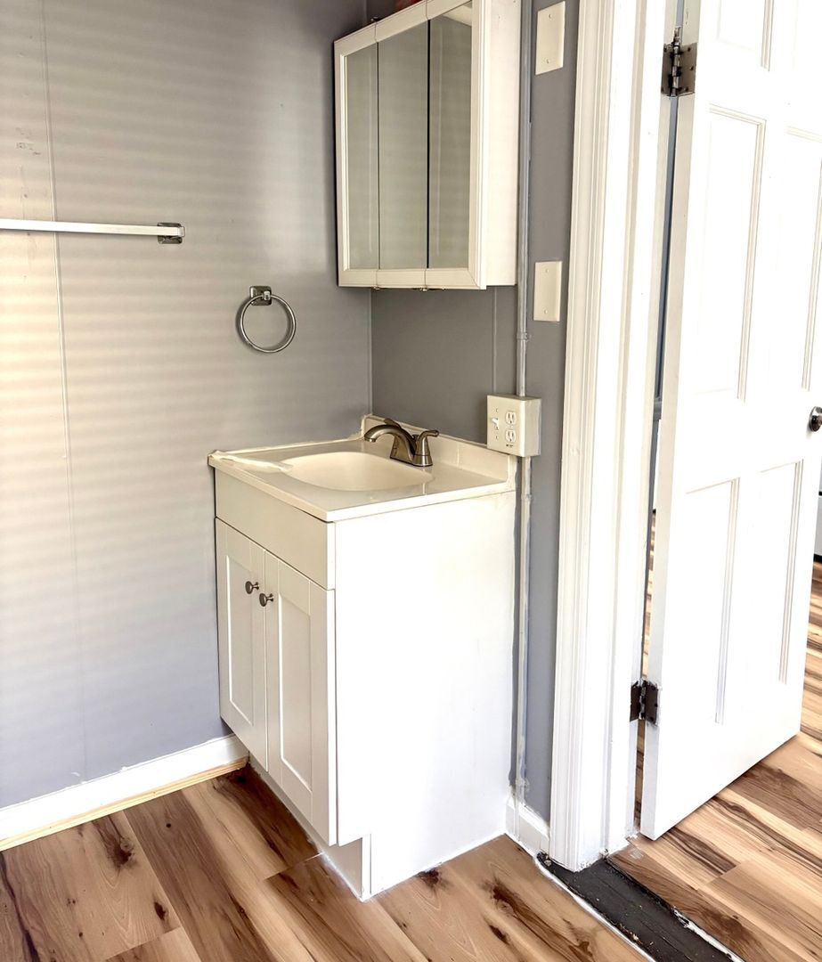 Building Photo - 201 W 5th St