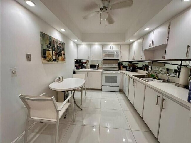 Building Photo - 1880 S Ocean Dr