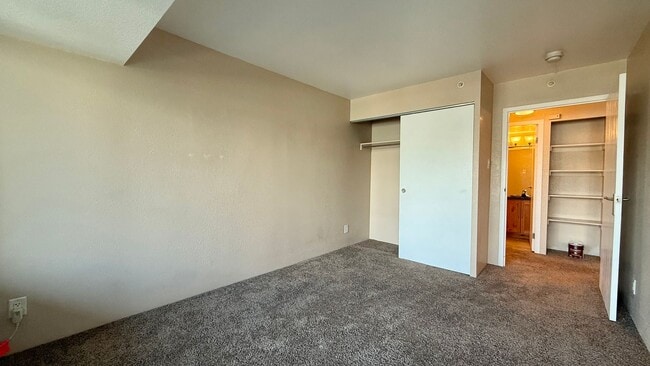 Building Photo - Beautiful Apartment on E Kiowa- all utilities included!!