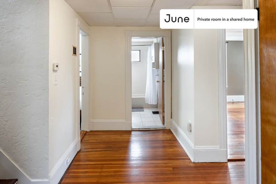 Building Photo - Room in Shared 4 bed/1 bath home in Somerville