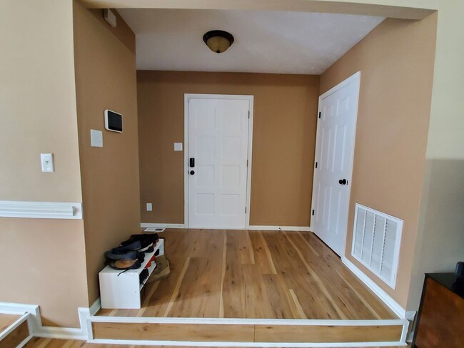 Building Photo - 6786 Candlewood Dr