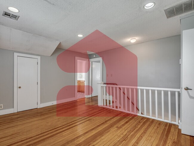 Building Photo - 1501 Gladstone Terrace