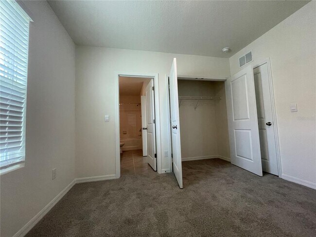 Building Photo - 11127 Crescent Deer Dr