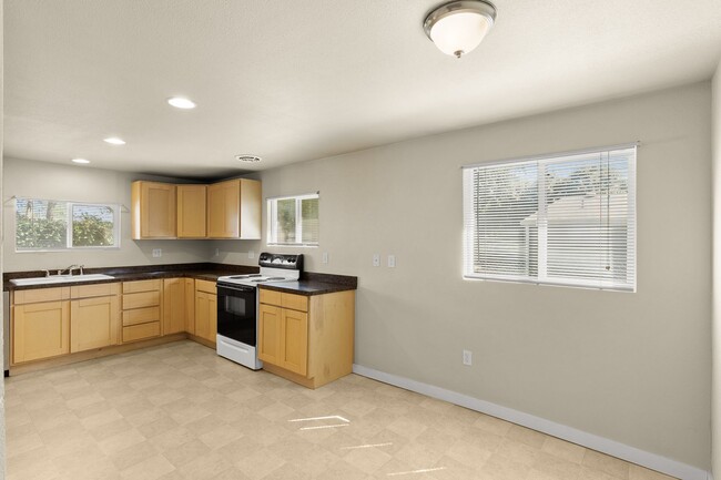 Building Photo - Single Family Ranch