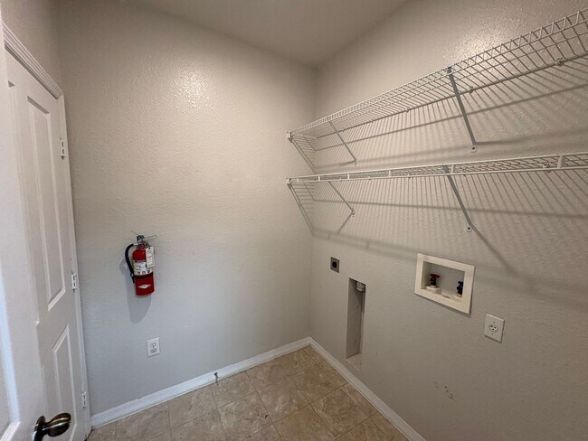 Building Photo - 8013 Hemingway Cir
