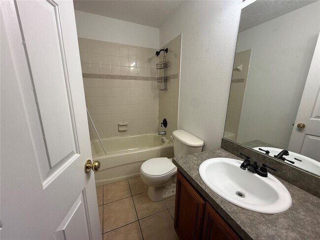 Building Photo - 201 Drawbridge Ln