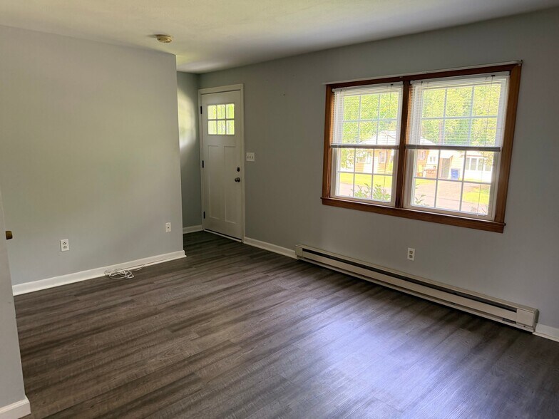 Building Photo - 37 S Grove St