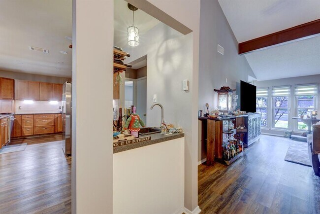 Building Photo - 2217 Onion Creek Pkwy
