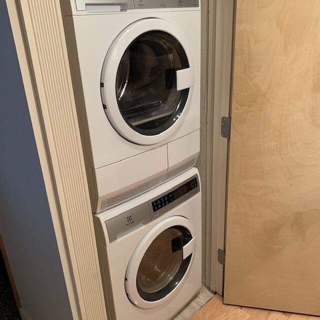 In Unit Laundry Set - 2222 Detroit Ave