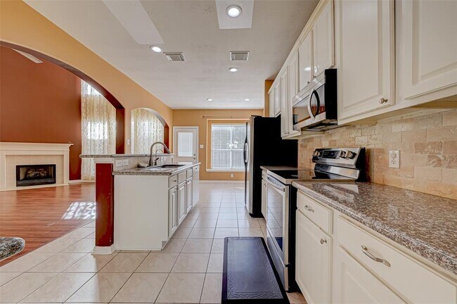 Building Photo - 1606 Maryvale Dr