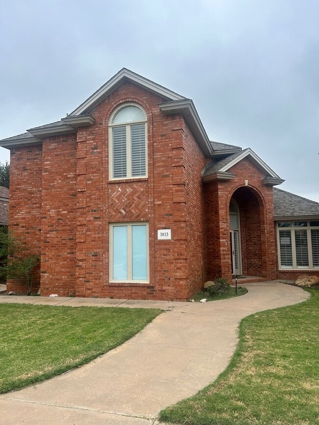 Building Photo - 3 Bed 2.5 Bath