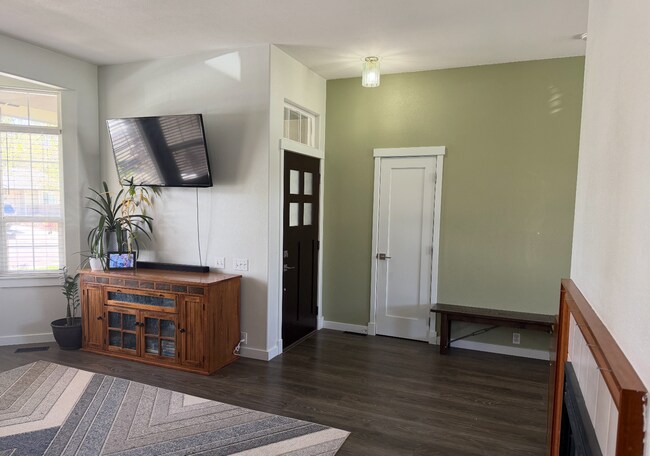 Building Photo - CHARMING & STRESS-FREE LIVING IN NORTHWEST MERIDIAN