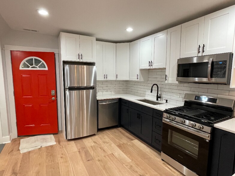 Building Photo - 4037 N St Louis Ave