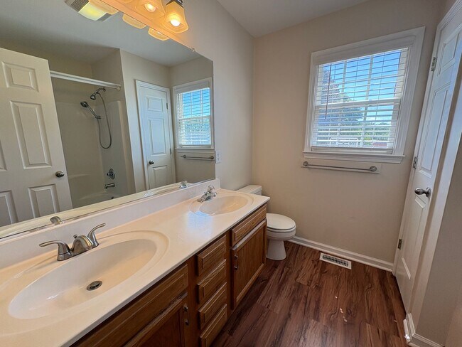 Building Photo - 3 Bedroom, 2 Bathroom House in Winston-Salem!