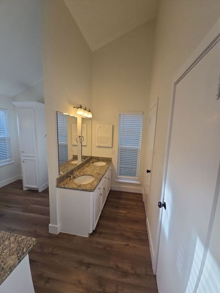 Building Photo - 2102 Gray Falls Dr