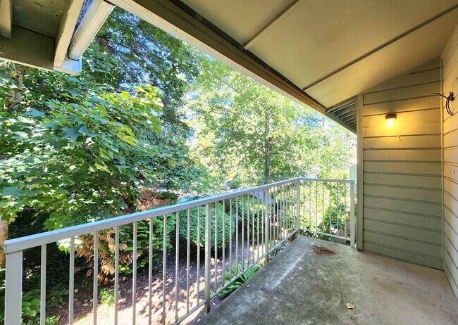 Building Photo - 2 Bed / 2 Bath Condo in Mountlake Terrace ...