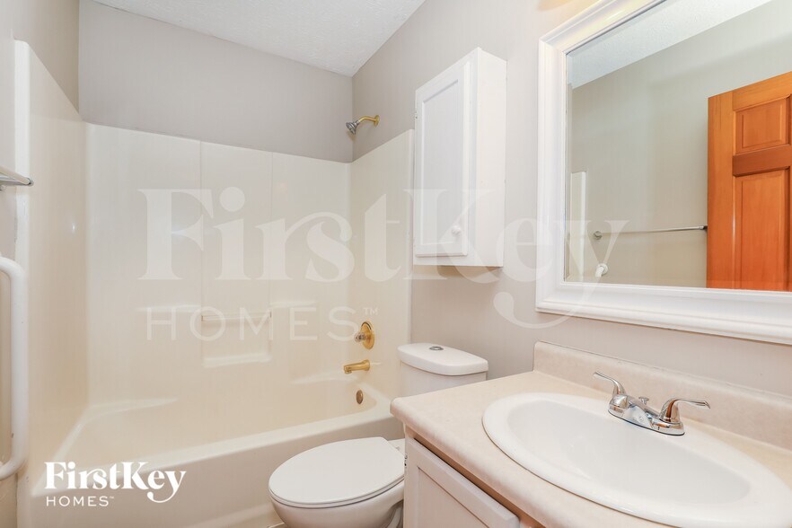 Building Photo - 6824 Oak Lake Dr