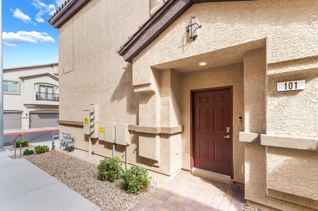 Building Photo - 4705 Blaise Ave